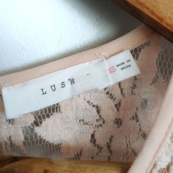 LUSH Pink Blush color Boho lace tank top XS - Picture 5 of 8